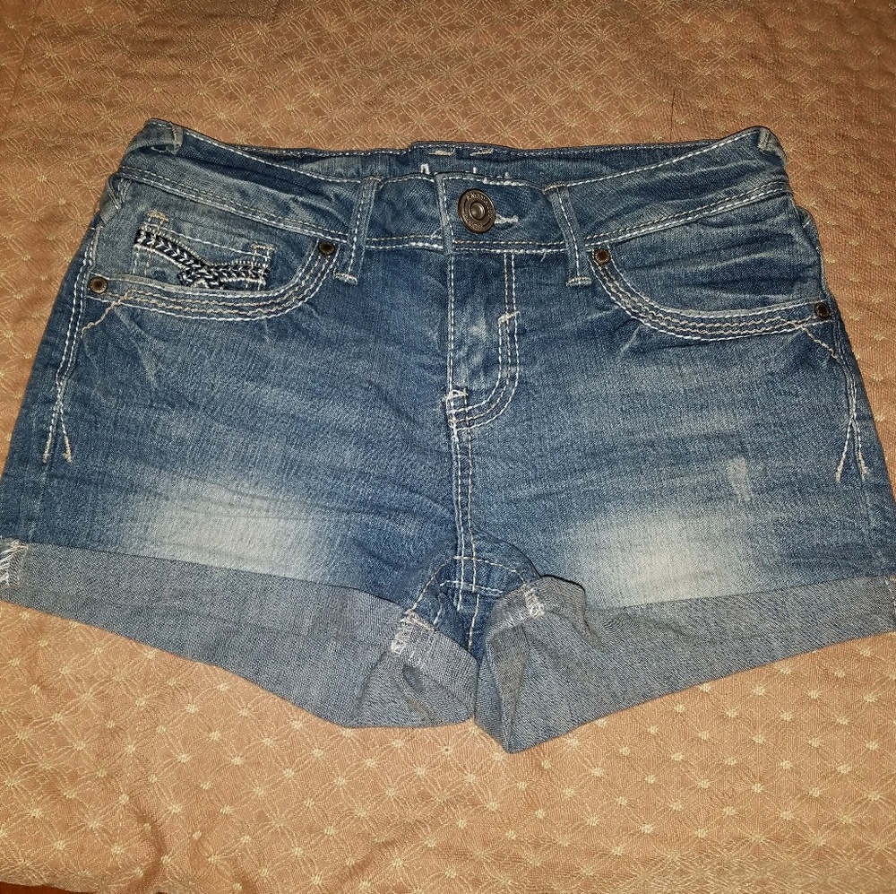 Amethyst denim shorts, size 3